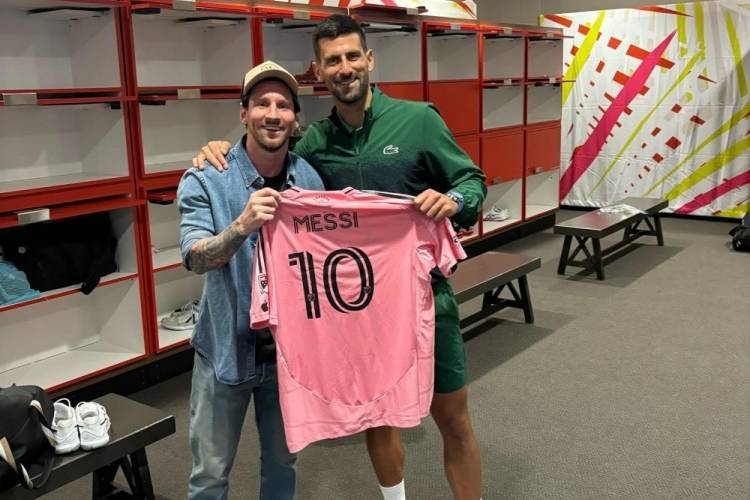 德约科维奇晒照：很荣幸见到伟大的梅西和他的家人