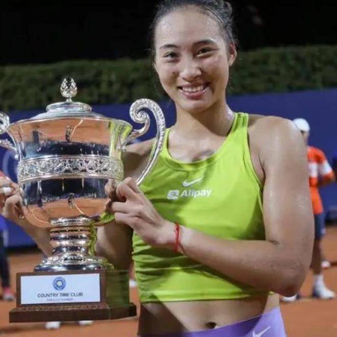 突发，郑钦文发声，官宣退出，原因找到，或错失2025年首冠良机