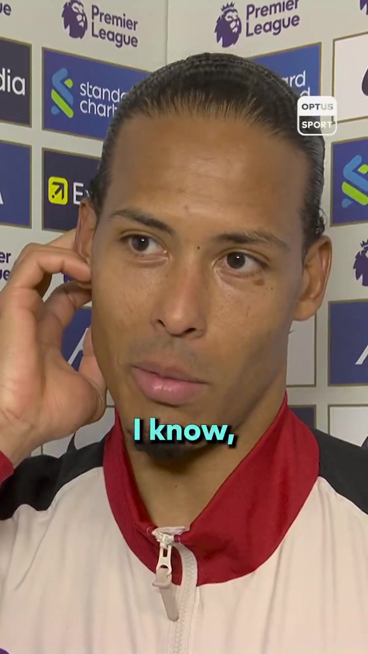 笑容出卖了你?范迪克被问续约装傻：I know, but I don